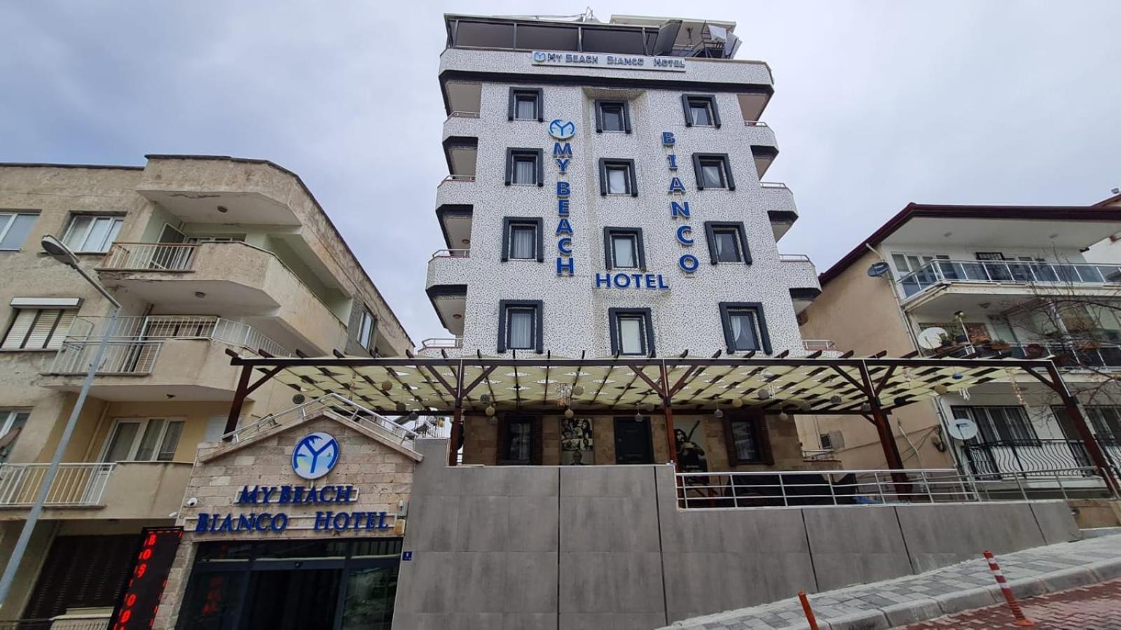 Bianco Otel *